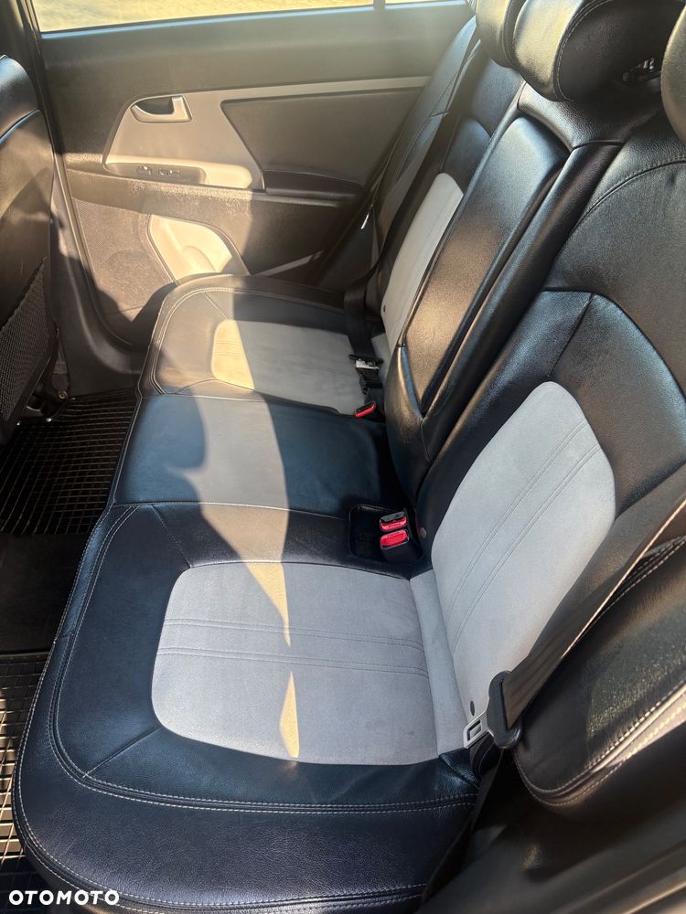 Kia Sportage 2.0 CRDI 4WD Fifa World Cup Edition - 31