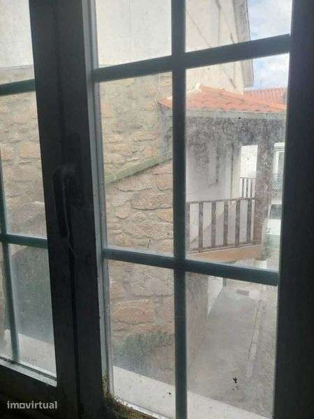 Moradia t4 interior para recuperar- toda em pedra 2 gar.,negociável - Grande imagem: 4/12