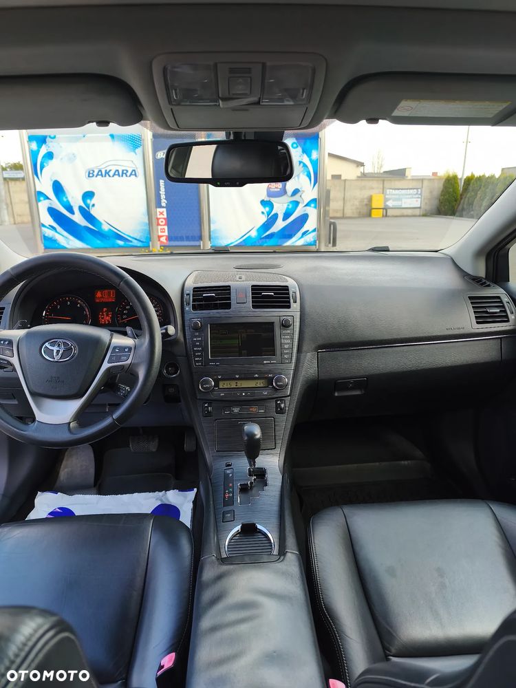Toyota Avensis - 8