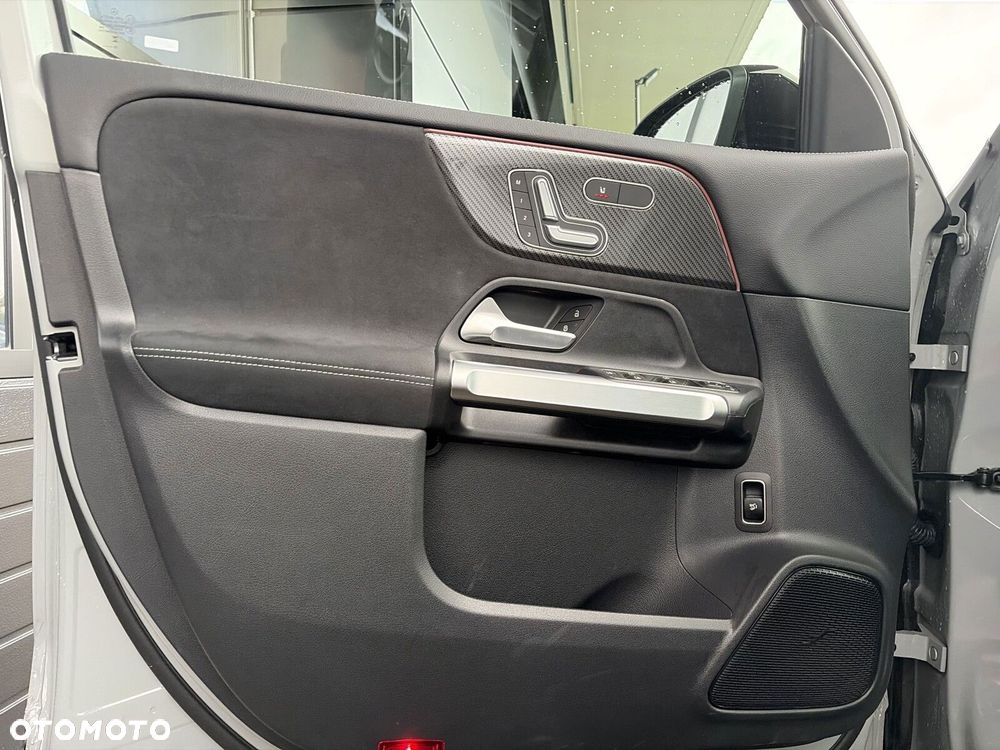 Mercedes-Benz GLB - 25