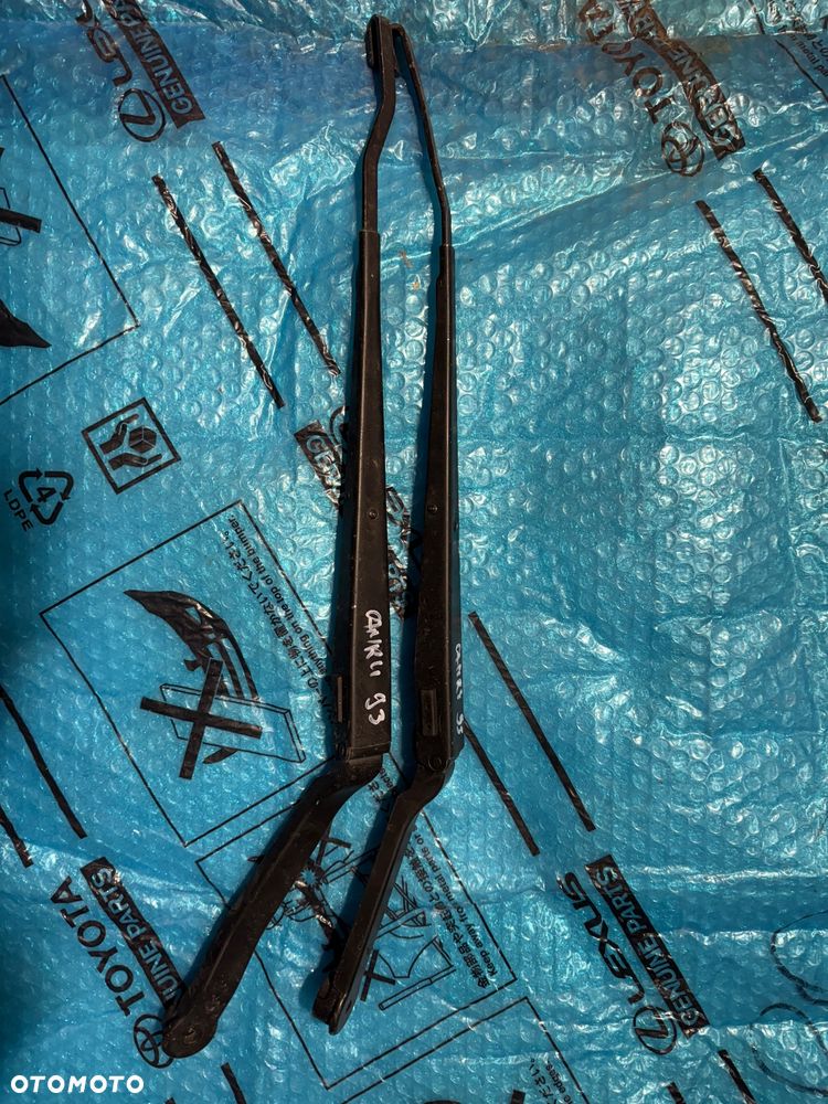 Ramiona wycieraczek Toyota Camry 93r. - 1