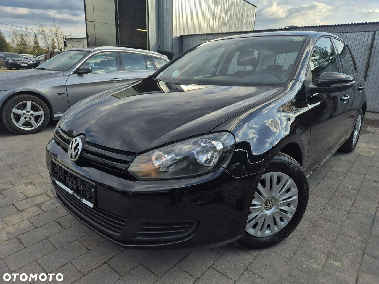 Volkswagen Golf - 1