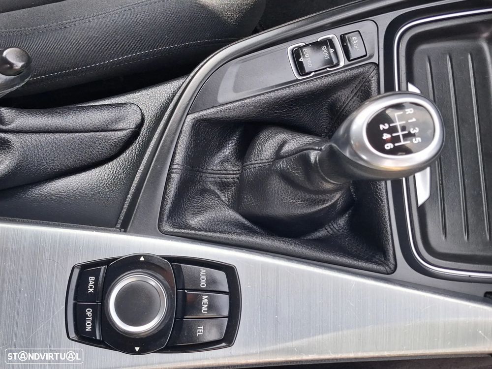 BMW 320 d EfficientDynamics Line Sport - 13