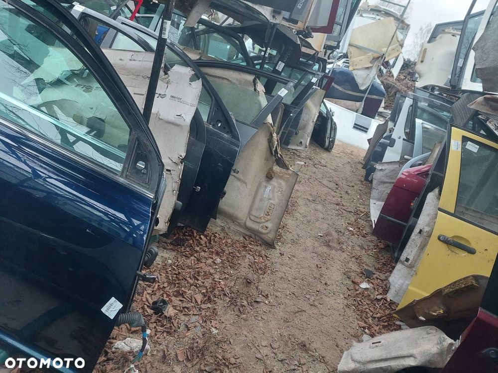 DRZWI KOMPLETNE PRAWY PRZÓD TOYOTA AVENSIS T25 8S6 - 7