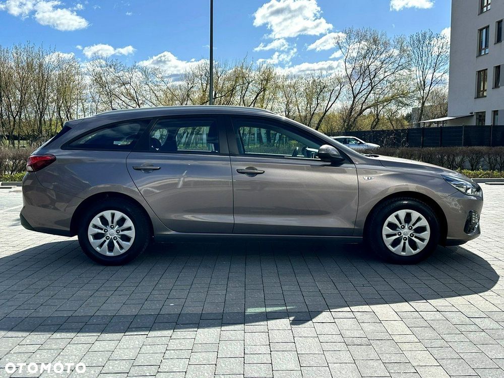 Hyundai i30 1.5 DPI Classic + - 7