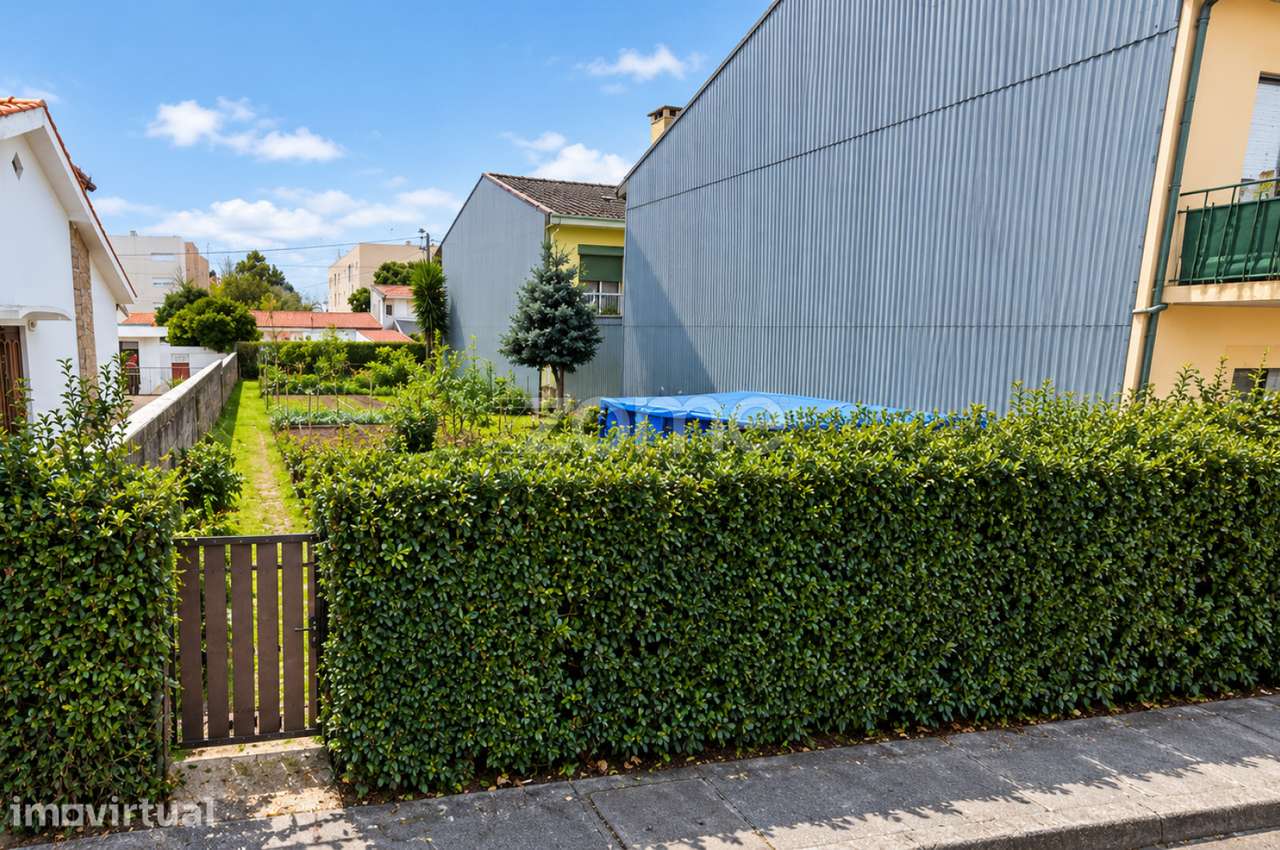 TERRENO URBANO COM 2 FRENTES E POÇO – GUIFÕES, MATOSINHOS