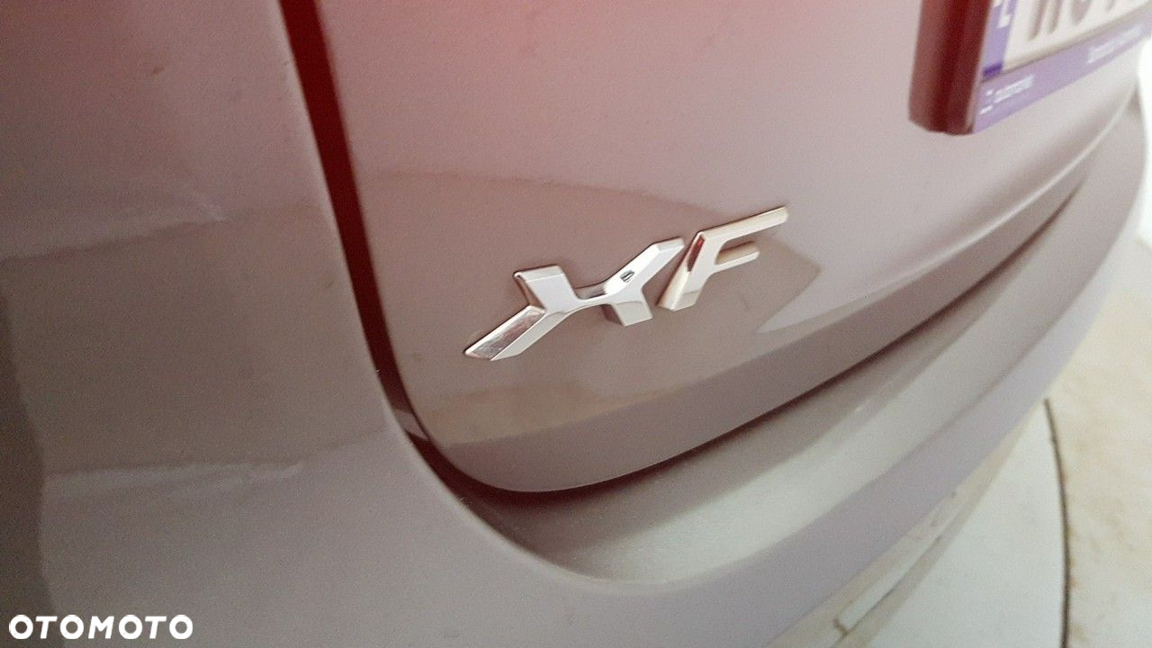 Jaguar XF - 18