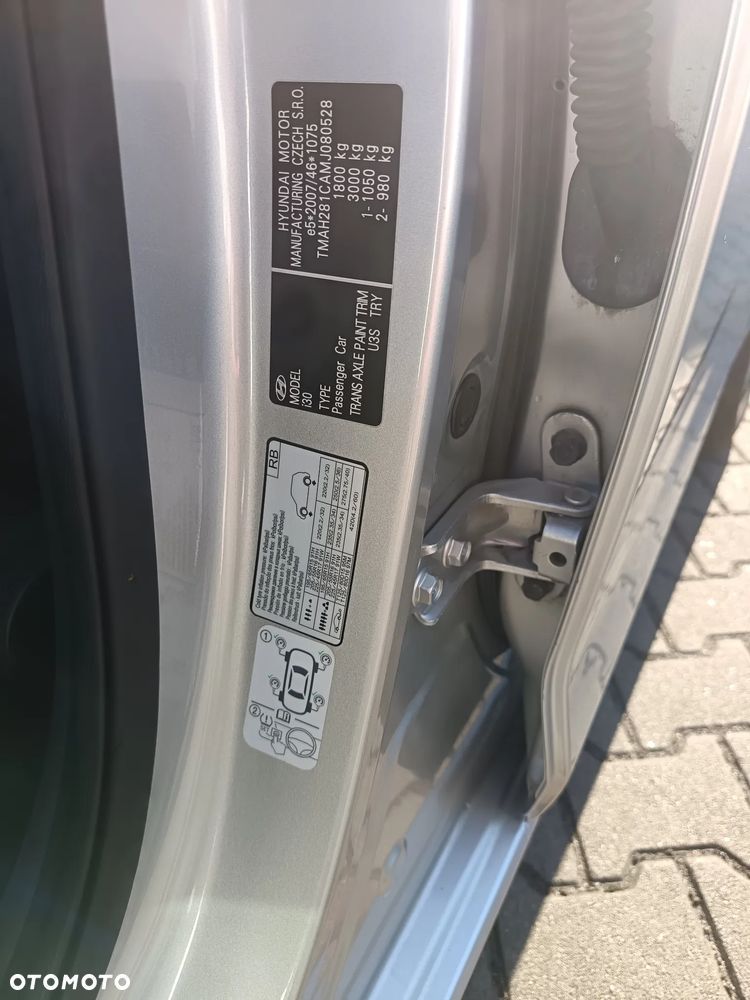 Hyundai i30 1.5 DPI Classic + - 13