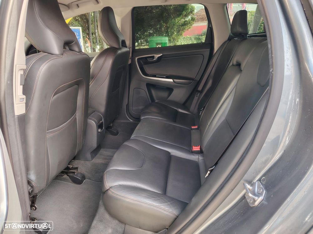 Volvo XC 60 2.0 D4 Momentum Geartronic - 5