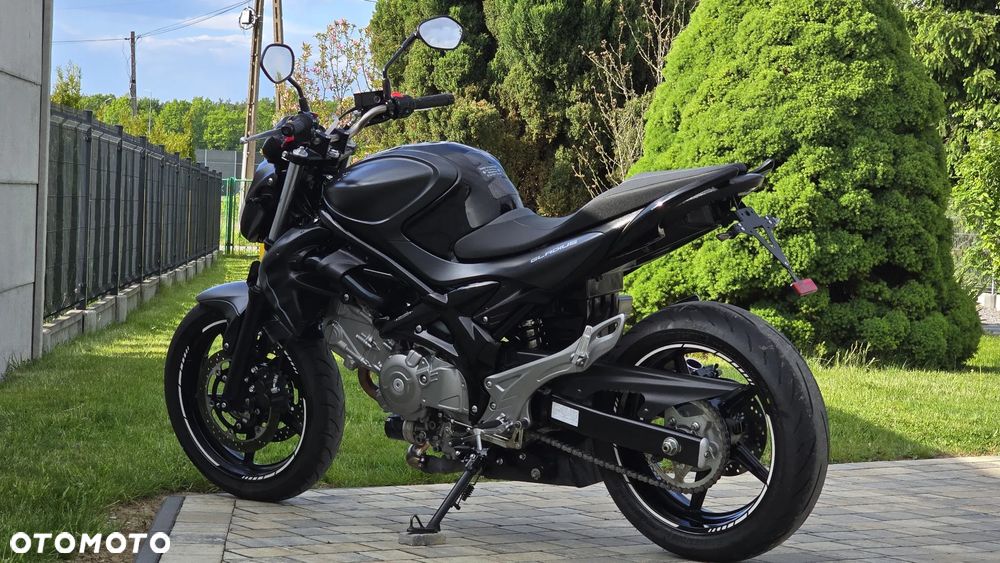 Suzuki Gladius - 5