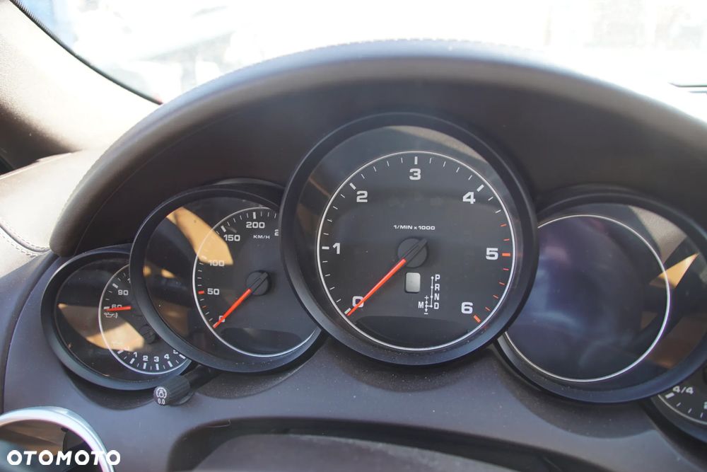 Auto na części - Porsche Cayenne II 3.0 D 239 KM CASA A5904 LR9A 2011R Silnik Skrzynia Drzwi Klapa Błotnik Lampa Lusterko Szyba Klamka Deska Kokpit Sterownik Moduł Czujnik Licznik Kierownica Wyświetlacz Panel - 13