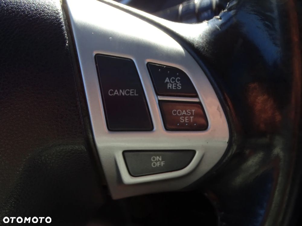 Mitsubishi Outlander - 9