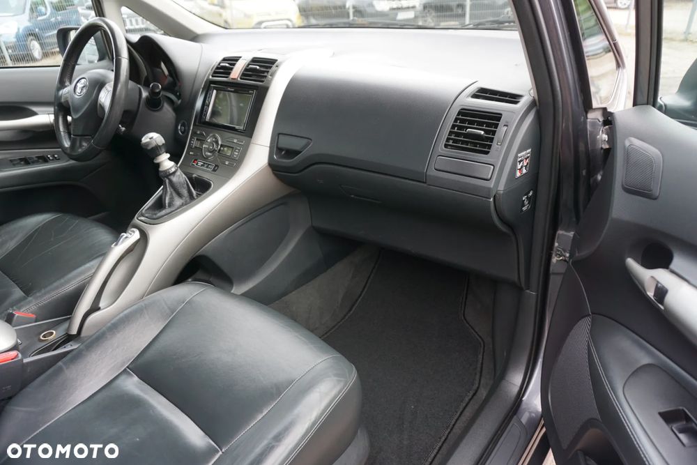 Toyota Auris 2.2 D-4D D-CAT - 16