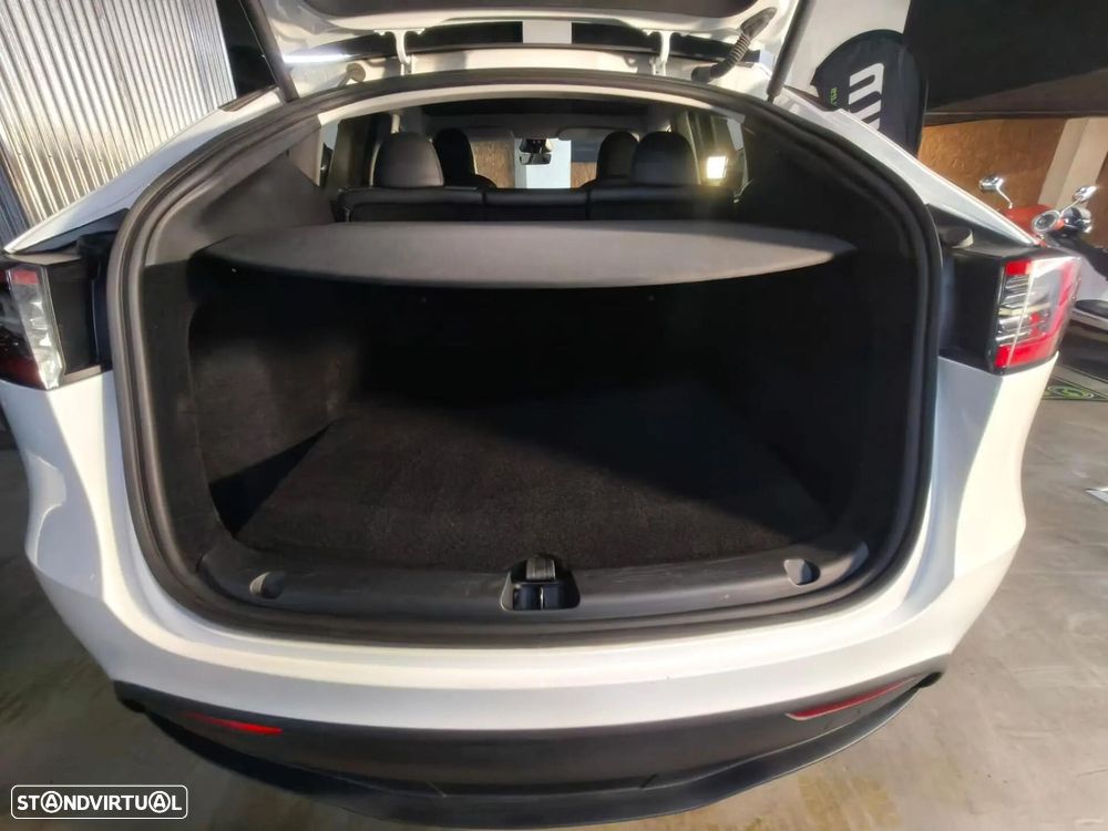 Tesla Model Y RWD - 15