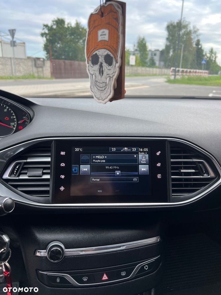 Peugeot 308 1.6 BlueHDi Allure S&S - 22