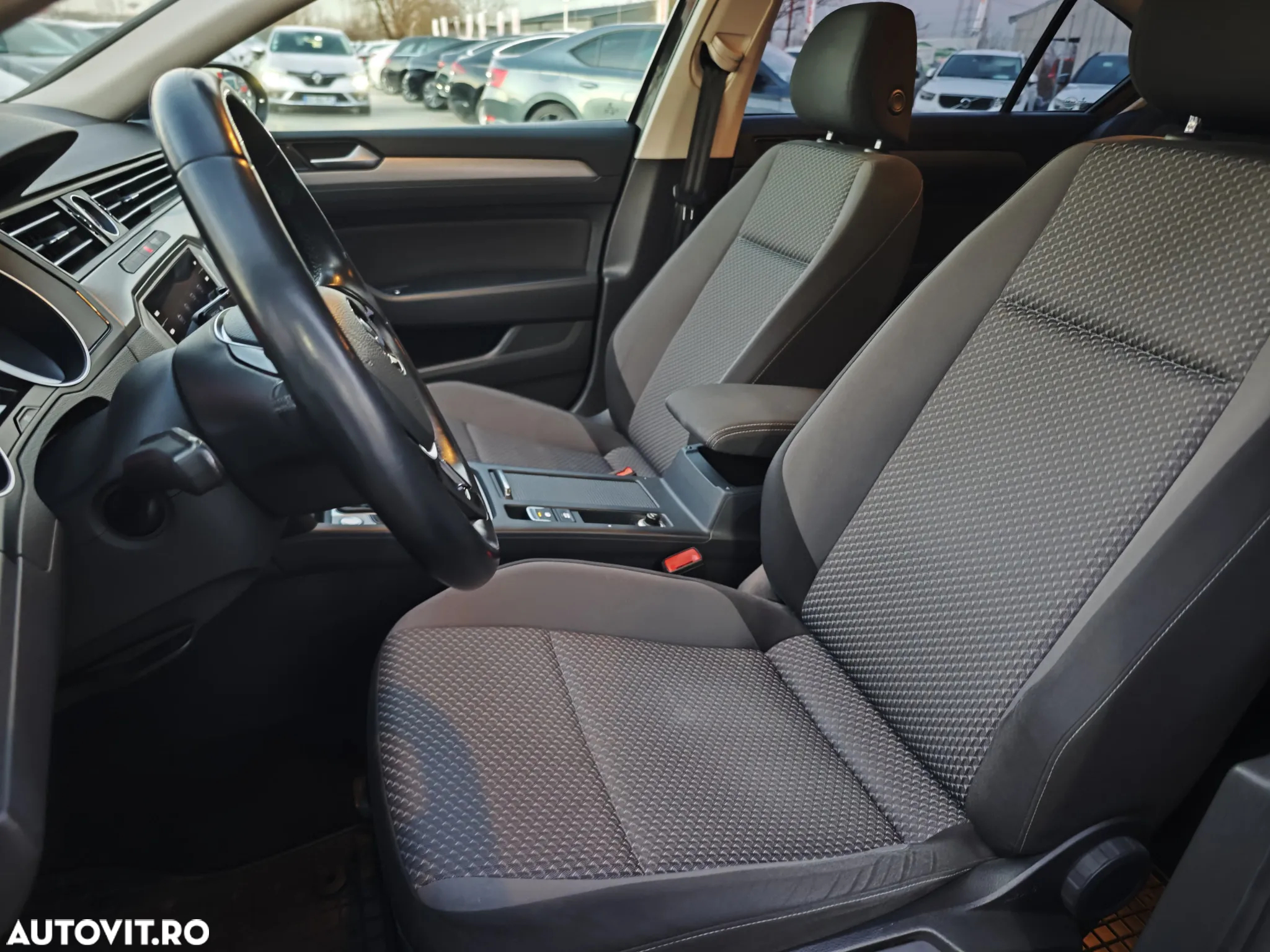 Volkswagen Passat - 12