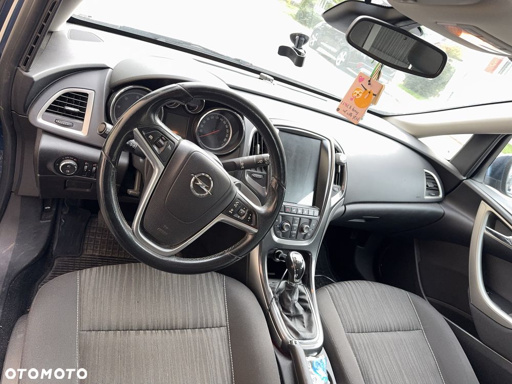 Opel Astra 2011 photo 4