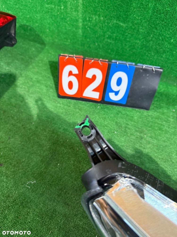 REFLEKTOR PRAWY NISSAN E-NV NV200 nr:629 - 2