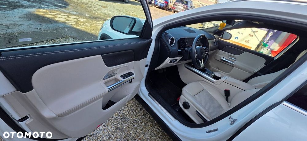 Mercedes-Benz GLA - 17