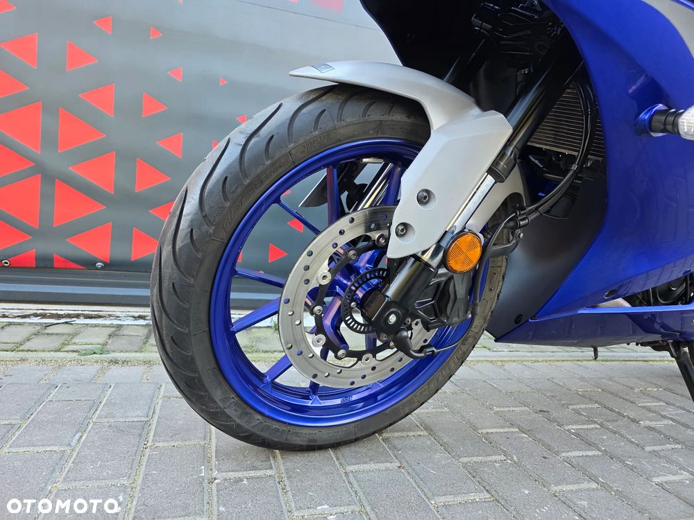 Yamaha YZF - 13