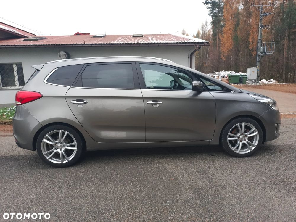 Kia Carens - 7