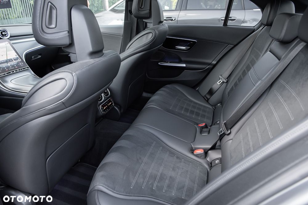 Mercedes-Benz Klasa C 300 d mHEV 4-Matic AMG - 32