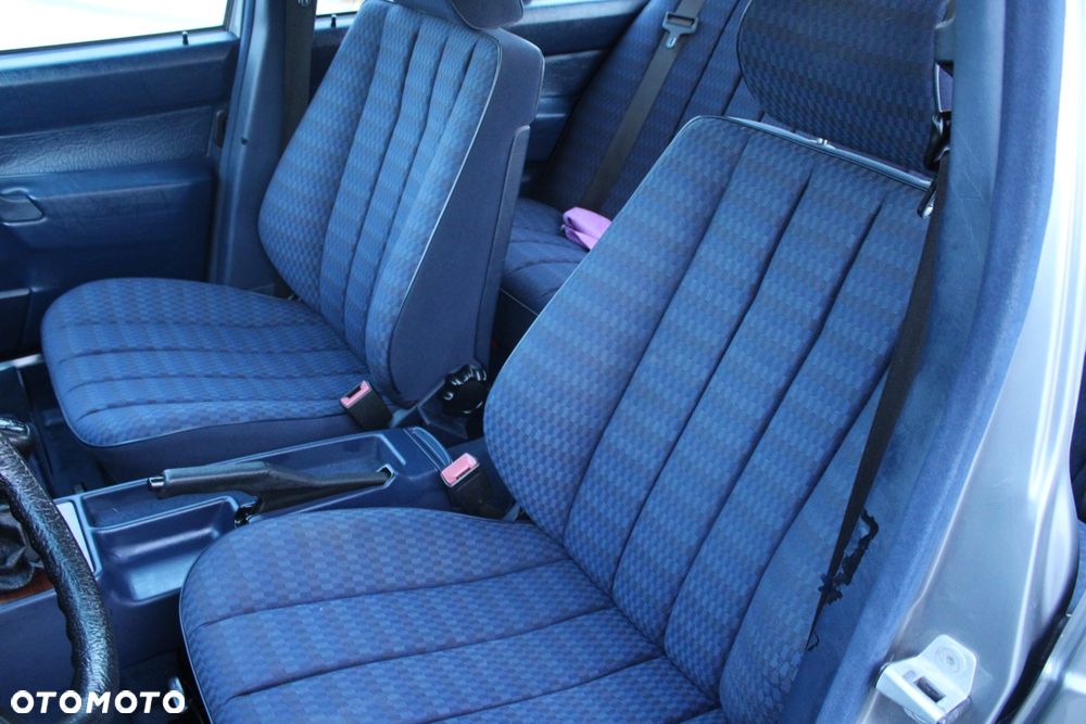 Mercedes-Benz W201 (190) - 15