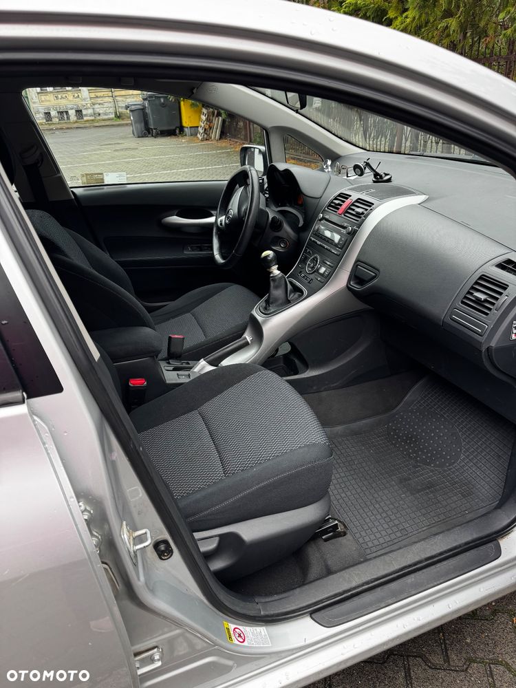Toyota Auris 1.6 2010 - 11