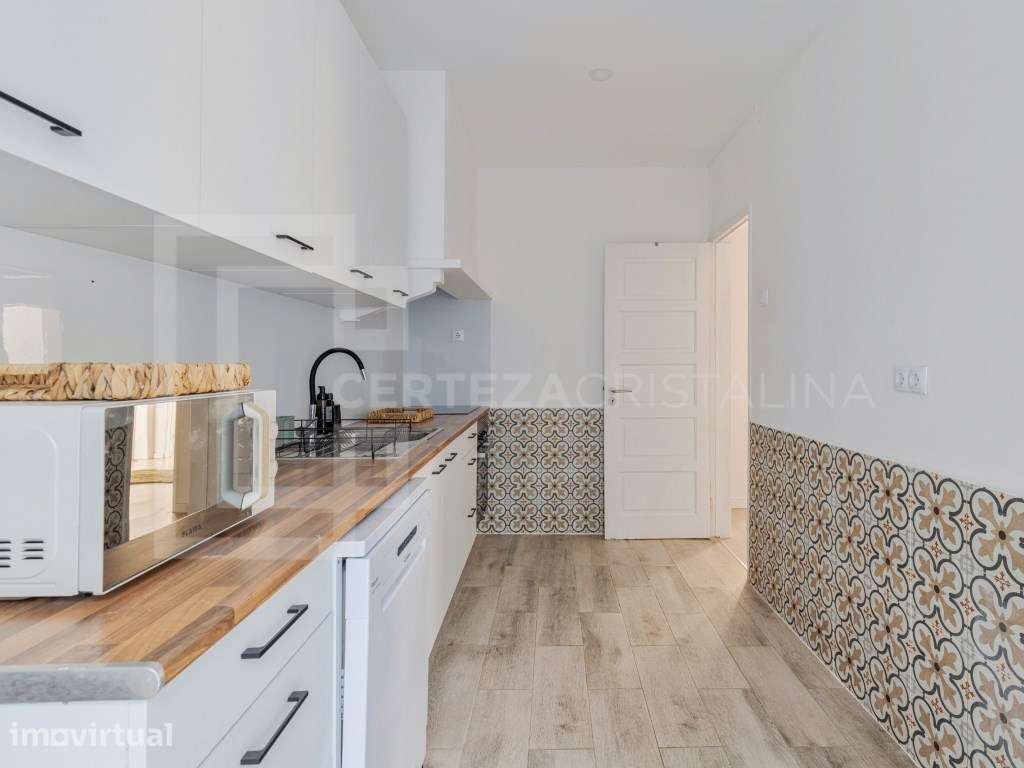 Apartamento T2 com logradouro no coração de Almada - Grande imagem: 2/23