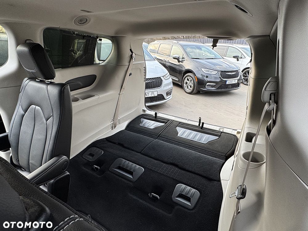 Chrysler Pacifica - 20