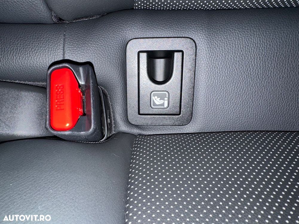 Toyota Corolla 2.0 HSD Exclusive Plus GR Sport Bi-Tone - 24