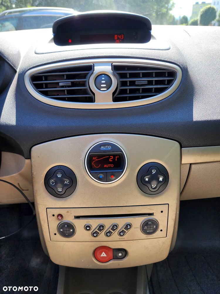 Renault Clio - 17