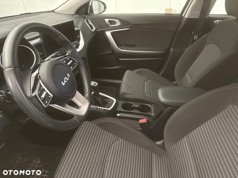 Kia Ceed 1.5 T-GDI M - 11