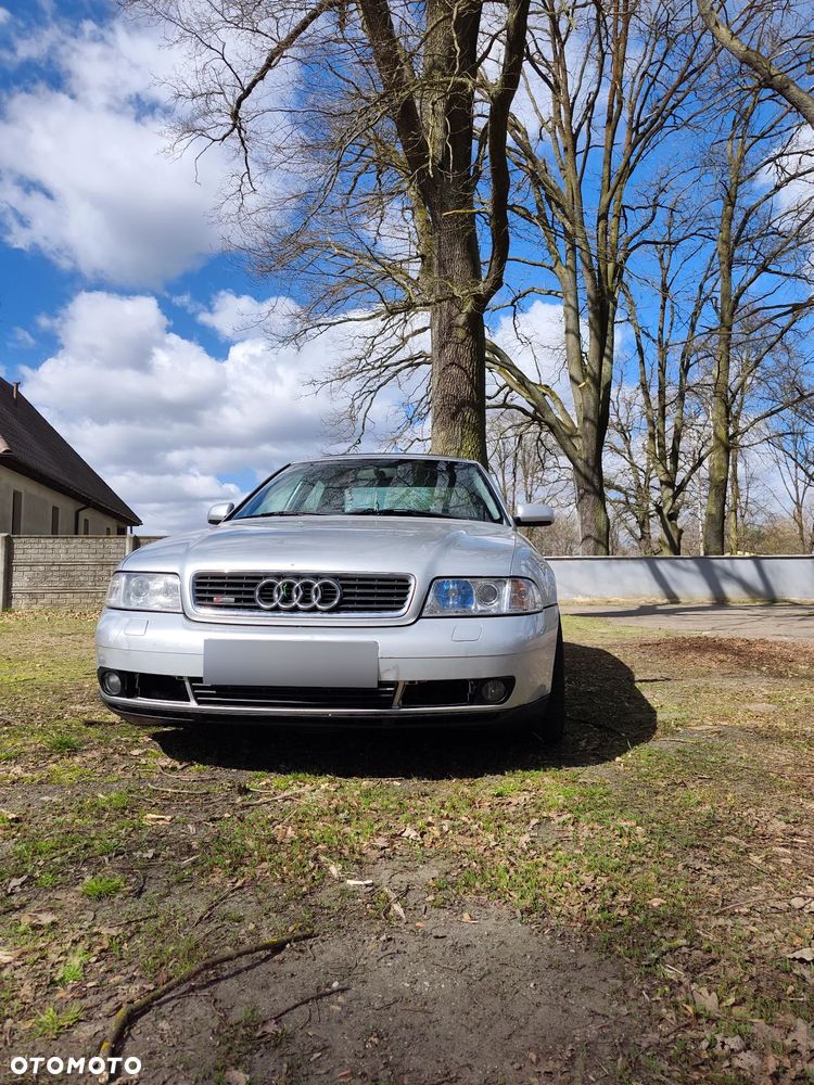 Audi A4 Limousine - 4