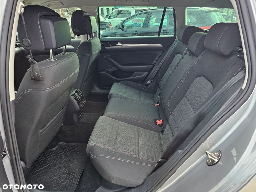 Volkswagen Passat - 35