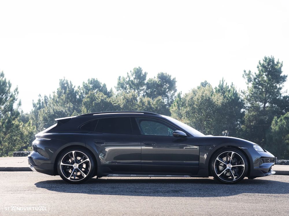 Porsche Taycan Cross Turismo 4 - 9
