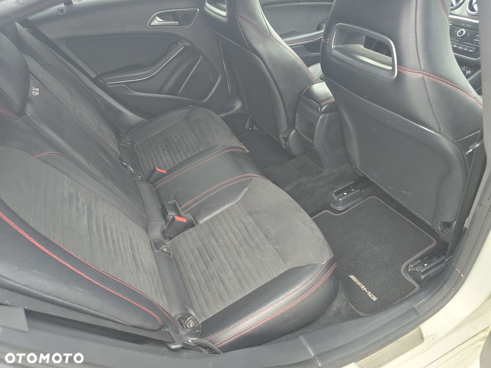 Mercedes-Benz CLA 180 AMG Line - 16