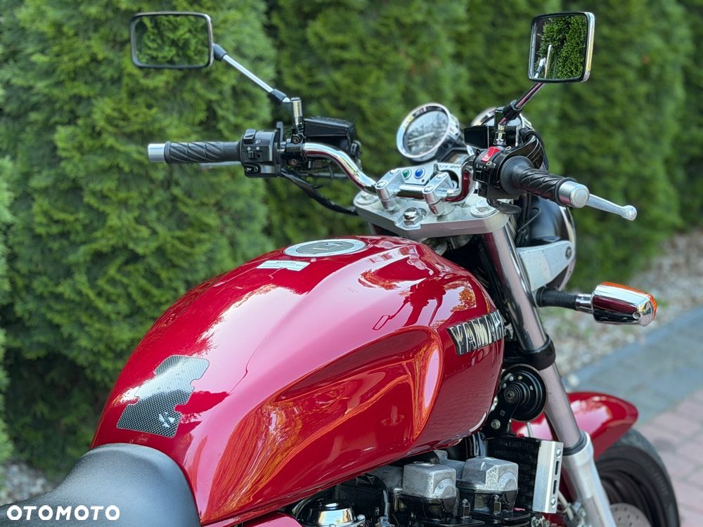 Yamaha XJR - 14