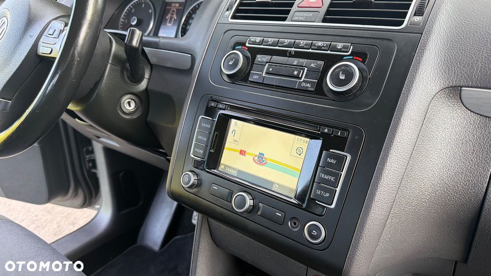 Volkswagen Touran 2.0 TDI DPF STYLE - 16