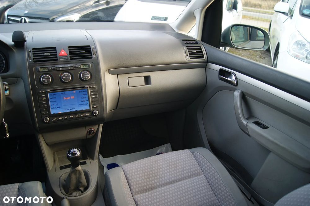 Volkswagen Touran 2.0 TDI Highline - 19