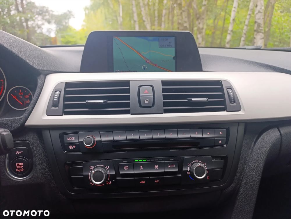 BMW Seria 3 318d DPF Edition Sport - 32