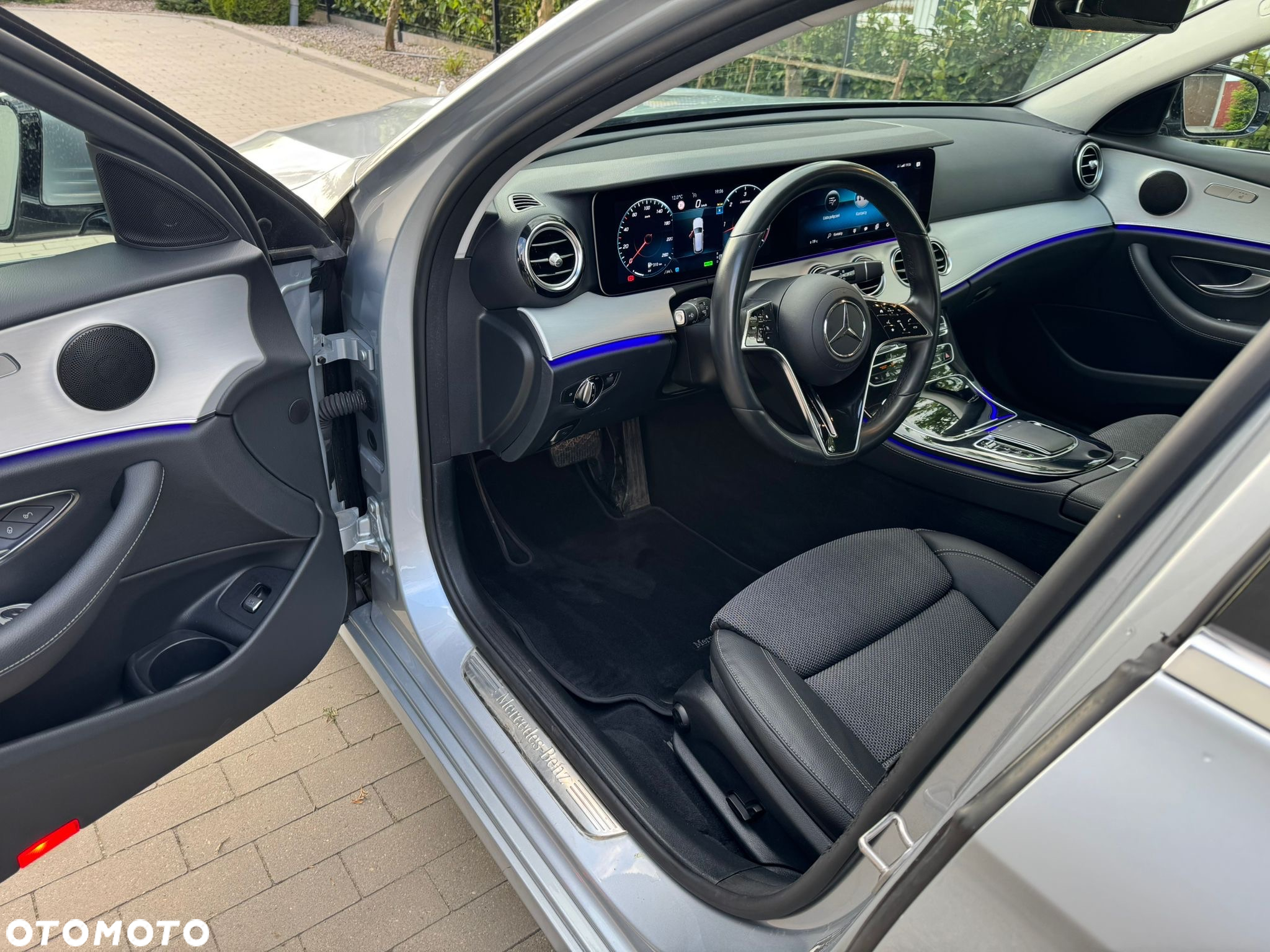 Mercedes-Benz Klasa E 220 d T 9G-TRONIC Avantgarde - 24