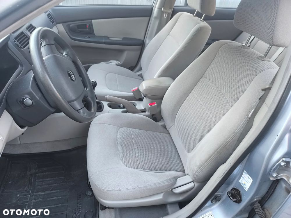 Kia Cerato 1.6 LX - 19