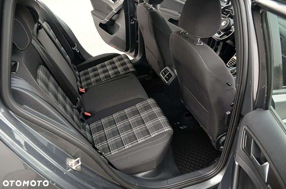 Volkswagen Golf - 18