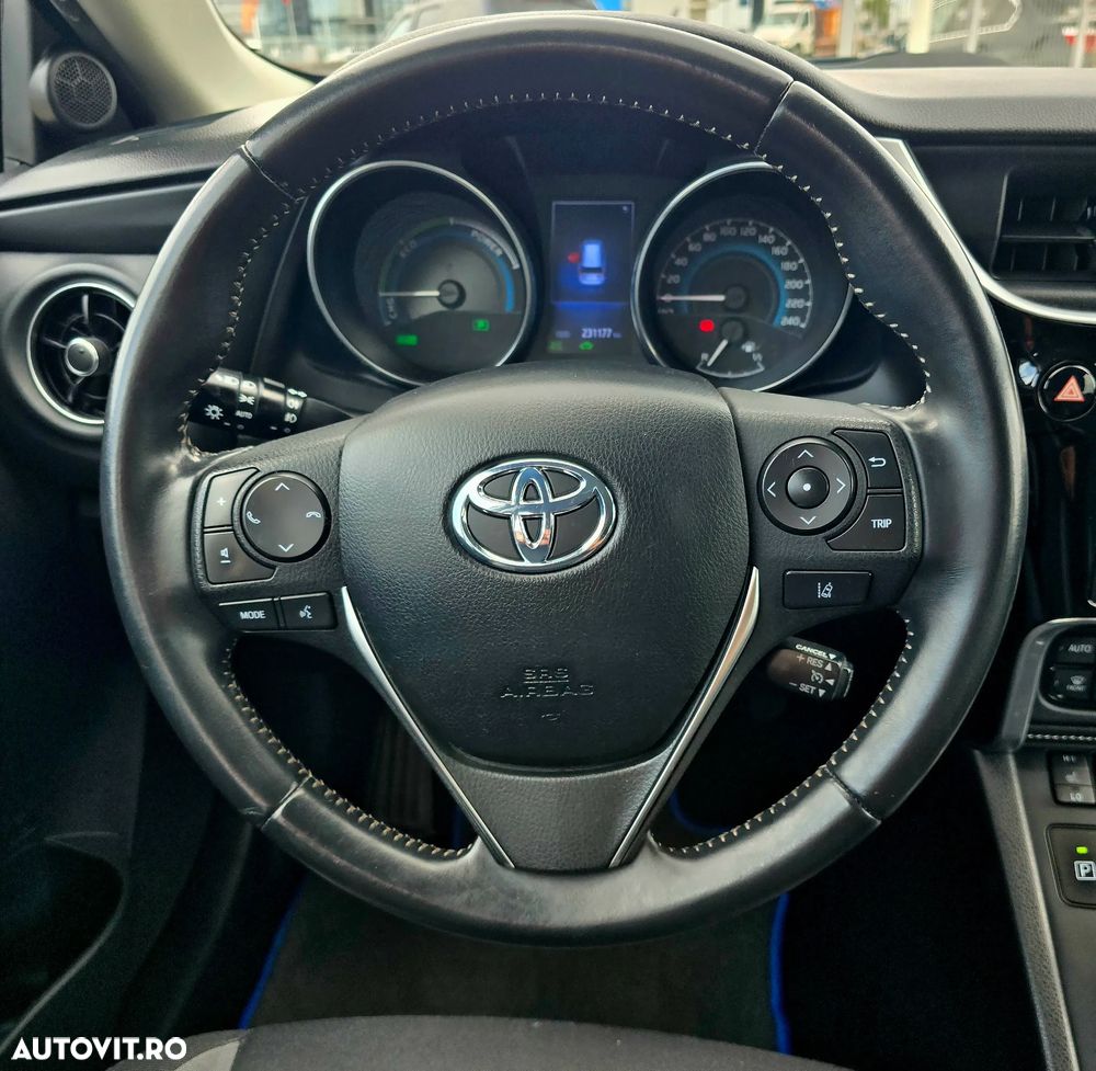 Toyota Auris - 11
