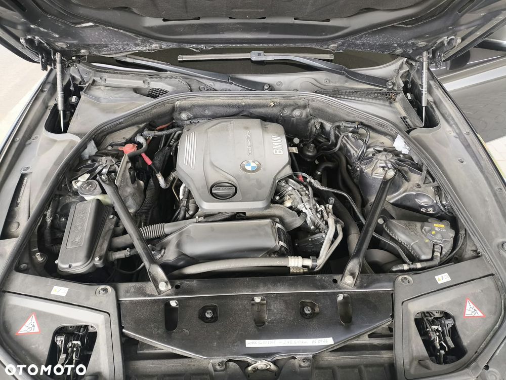 BMW Seria 5 520d - 24