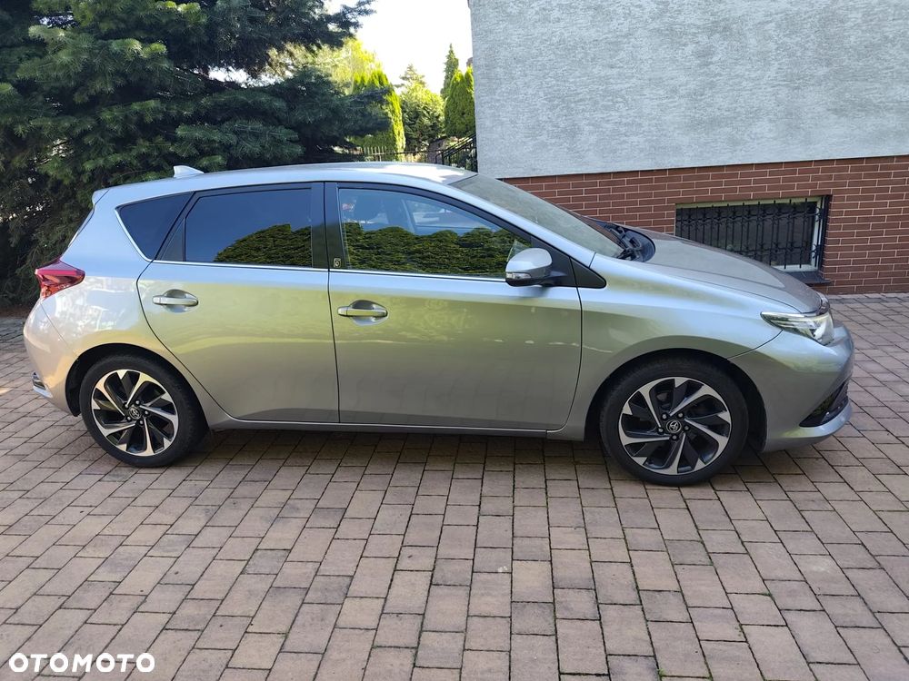 Toyota Auris - 11