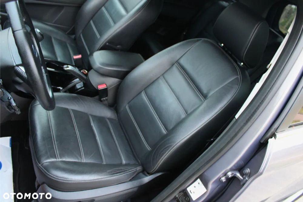 Ford Kuga 2.0 TDCi 2x4 Titanium - 12