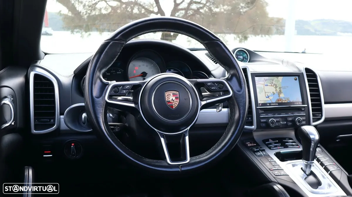 Porsche Cayenne S - 23