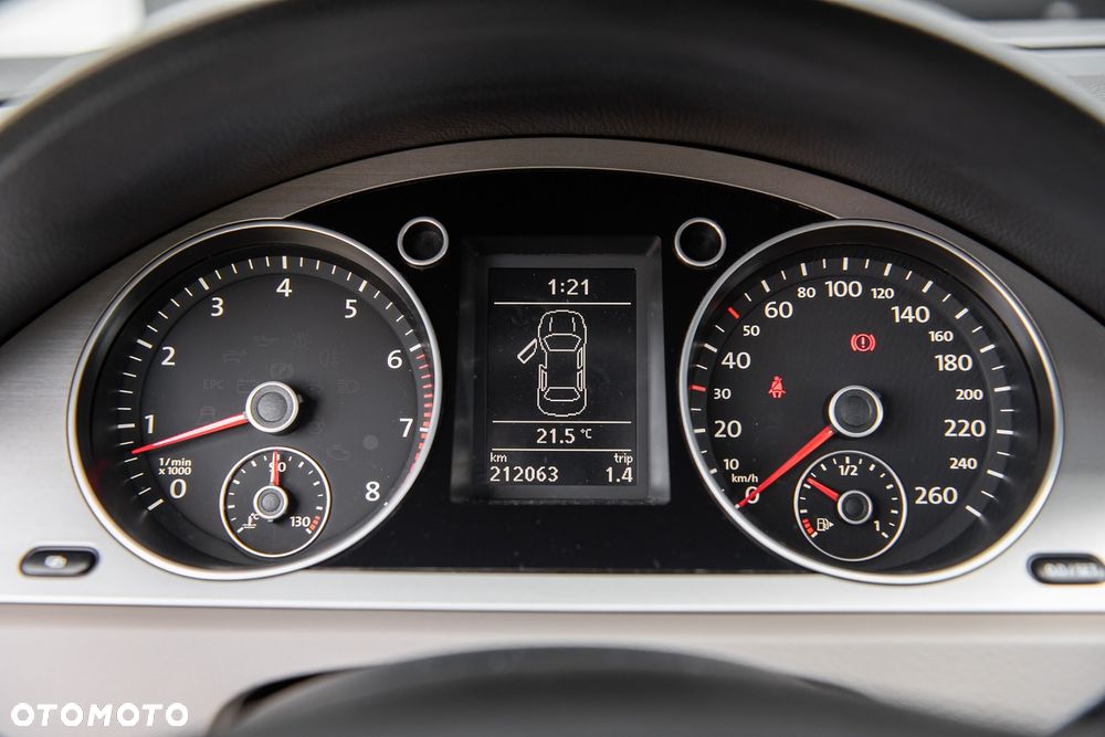 Volkswagen Passat - 20